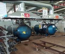 汽車膠管生產(chǎn)企業(yè)膠管定型硫化車間膠管蒸汽硫化罐的使用